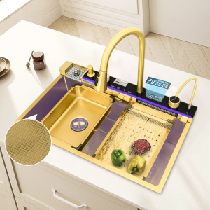 Trippelseven smart kjøkkenvask i gull farge